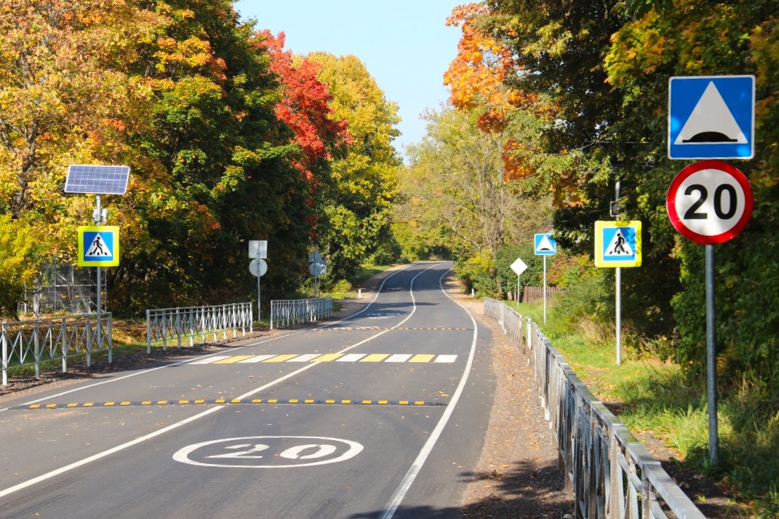 Комплексное обустройство пешеходных переходов с помощью дорожной разметки, знаков и лежачих полицейских Комплексное обустройство пешеходных переходов с помощью дорожной разметки, знаков и лежачих полицейских