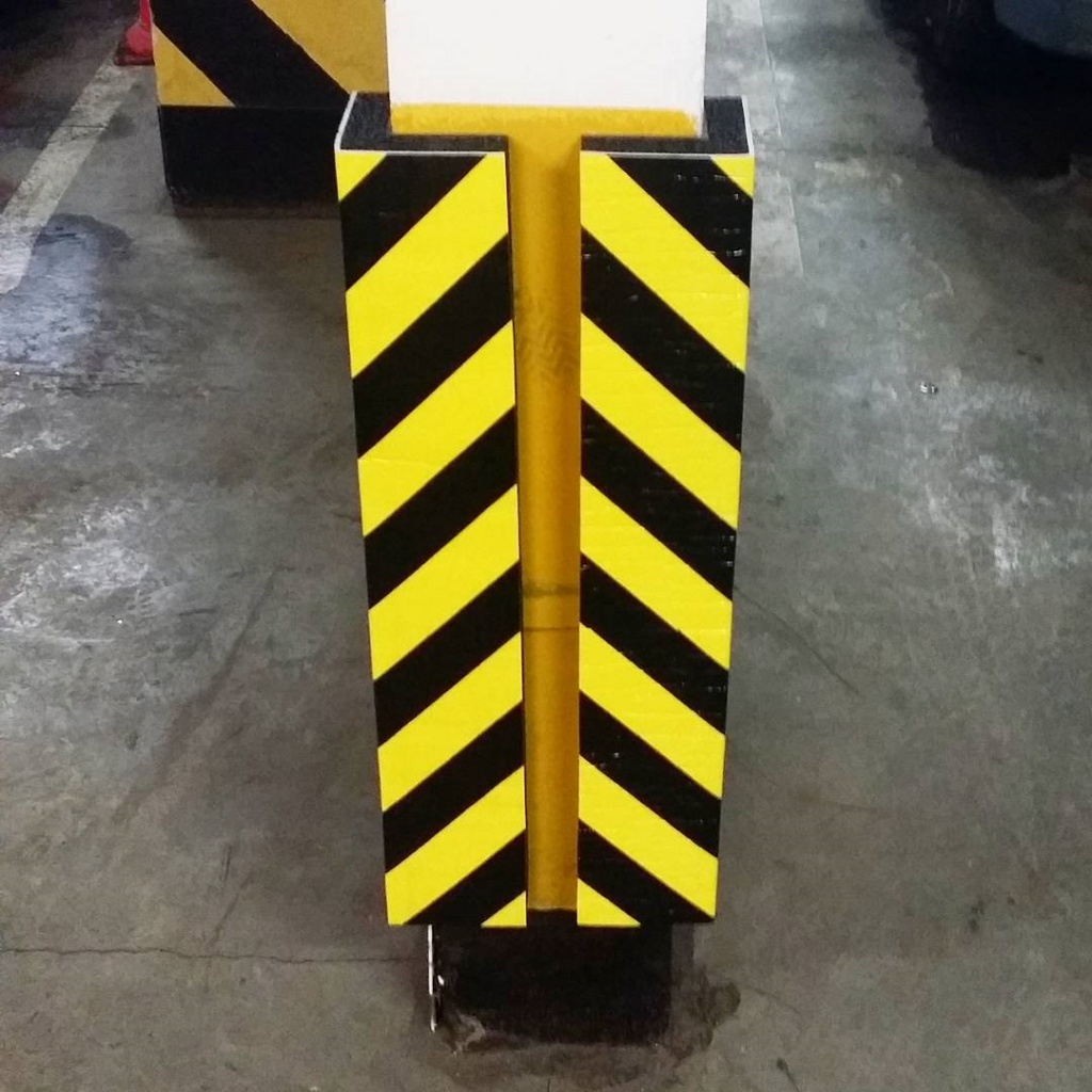 Защита колонн паркинга профилями из вспененного полиэтилена  Защита колонн паркинга демпферами из вспененного полиэтилена