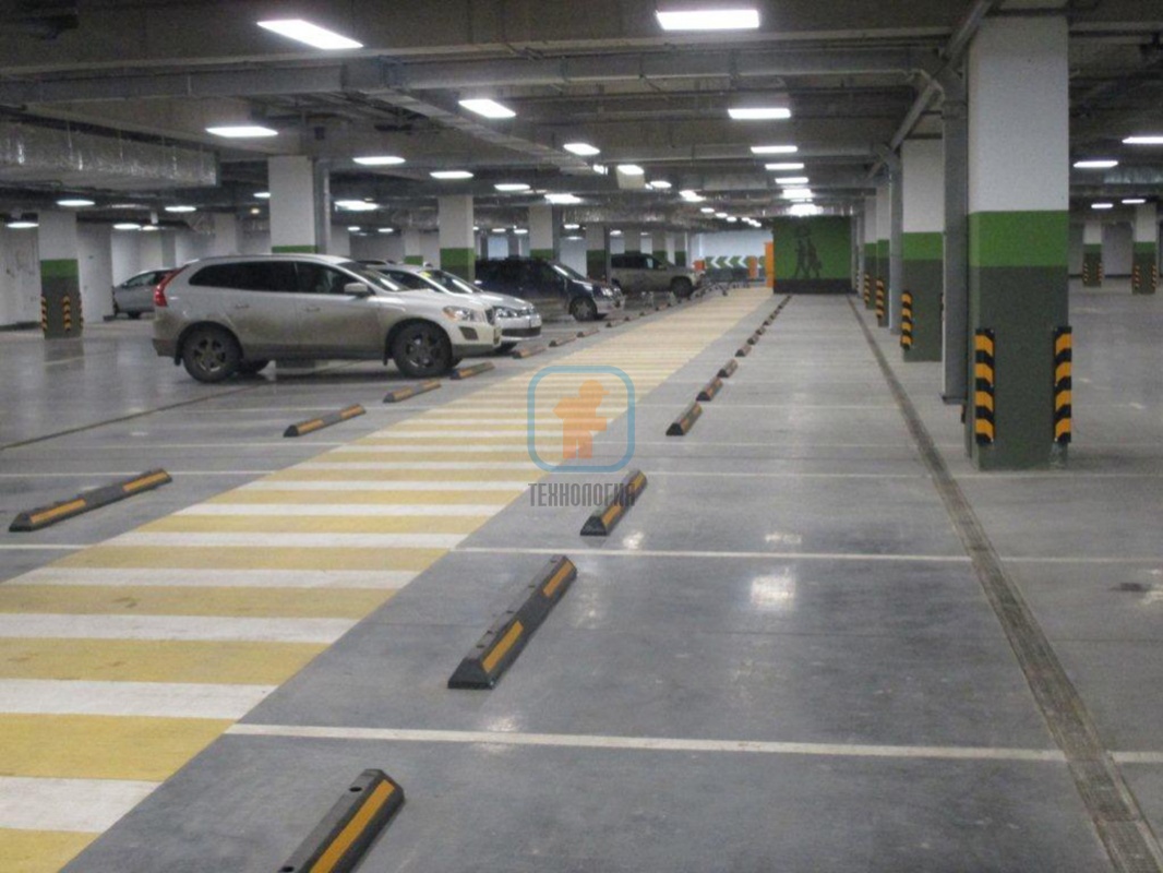 Безопасный паркинг супермаркета «Табрис»: разметка машиномест, пешеходный переход, колесоотбойники КР-2,0, демпферы угловые