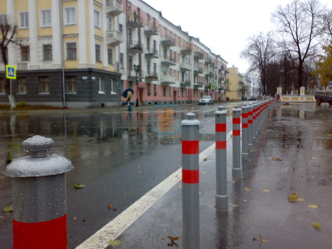 Ограничение парковочных мест с помощью столбиков съемных, Ярославль, Советская площадь