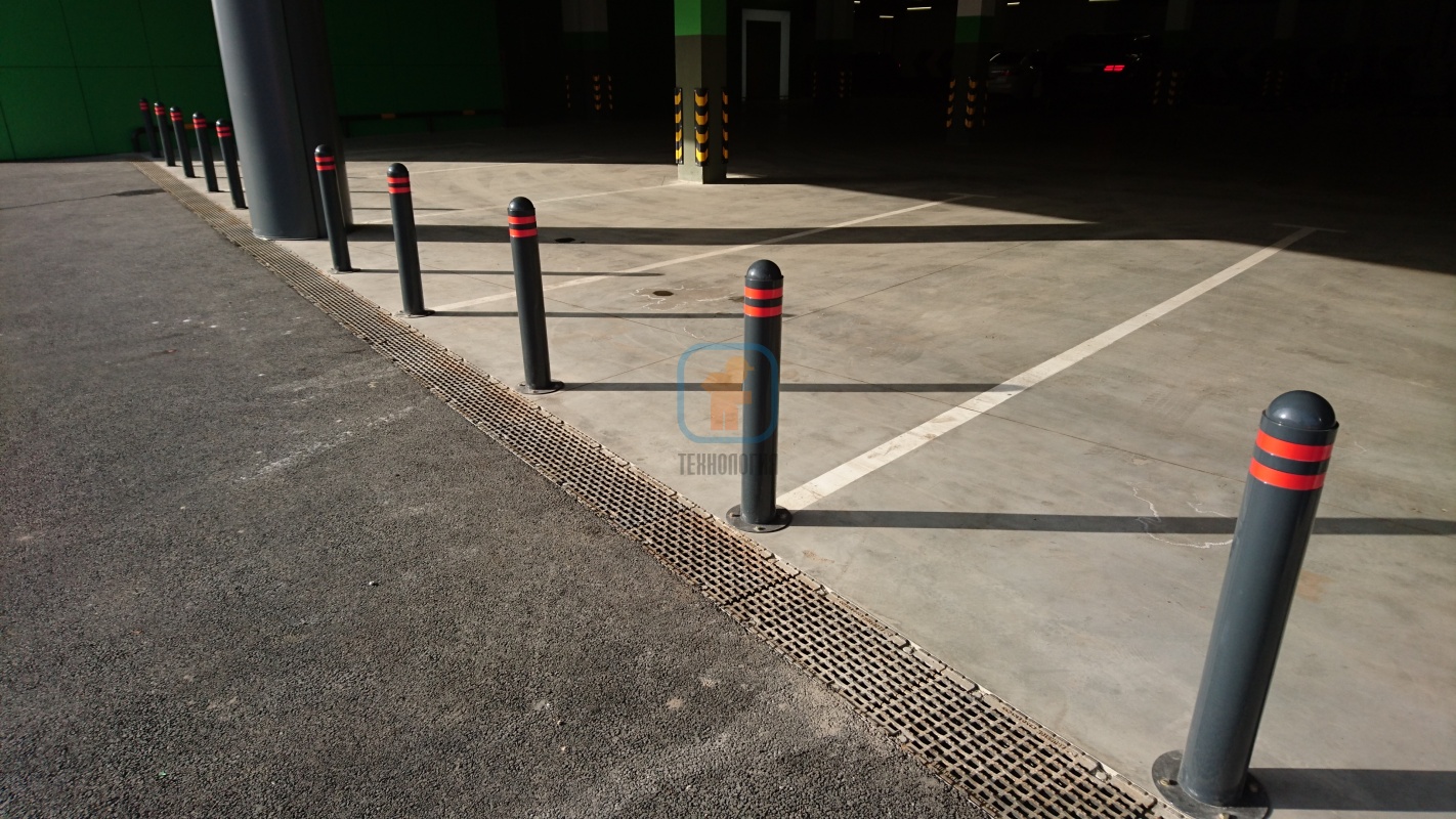 Анкерные парковочные столбики серии «Премиум» сферические для ограждения территории парковки, супермаркет «Табрис» г. Краснодар, пр-т Чекистов