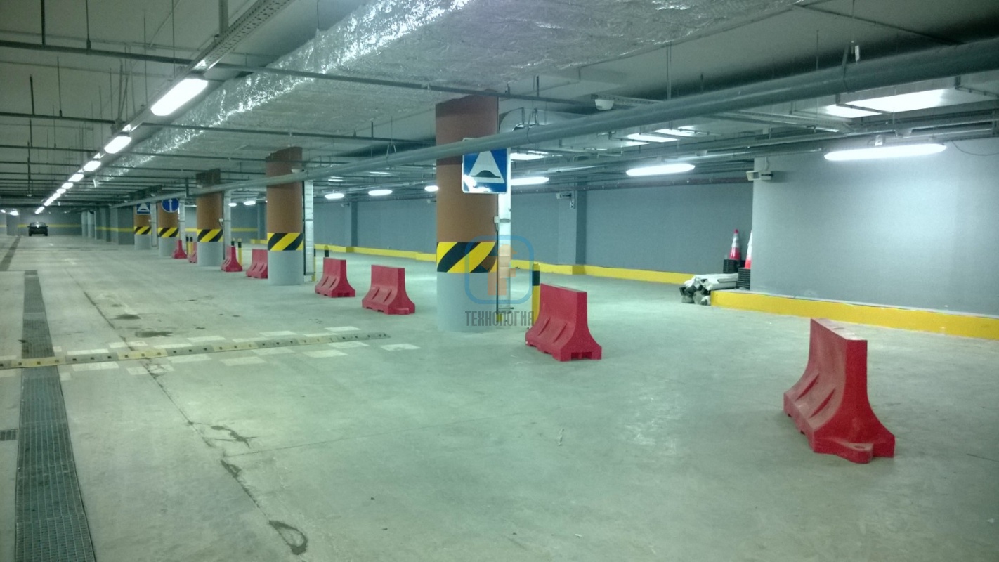 Водоналивные блоки БДР-2,0 для ограждения зоны ремонтных работ на подземной парковке ТЦ «Аура», г. Ярославль
