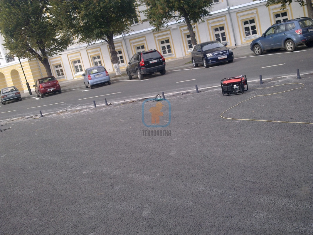 Установка съемных столбиков для разделения пешеходной и проезжей части, г. Ярославль, Советская площадь
