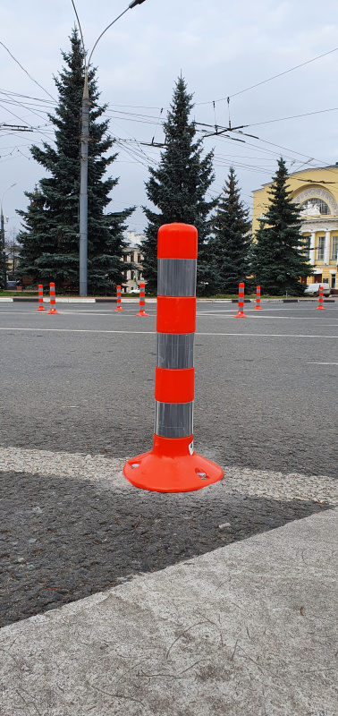 Столбик парковочный гибкий для выделения островков безопасности, площадь Волкова, г. Ярославль