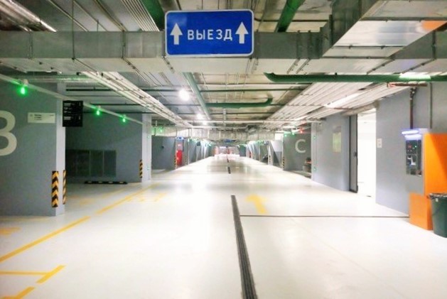 Оборудованная подземная парковка КЦ «Зарядье» в Москве