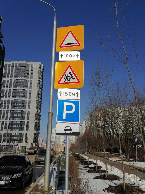 Обеспечение безопасности движения при помощи дорожных знаков, г. Москва, ул. Новоникулинская