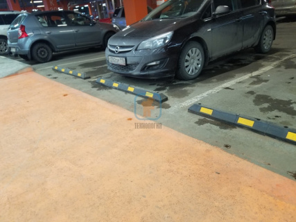 Колесоотбойник КР-2,0 с белыми светоотражателями