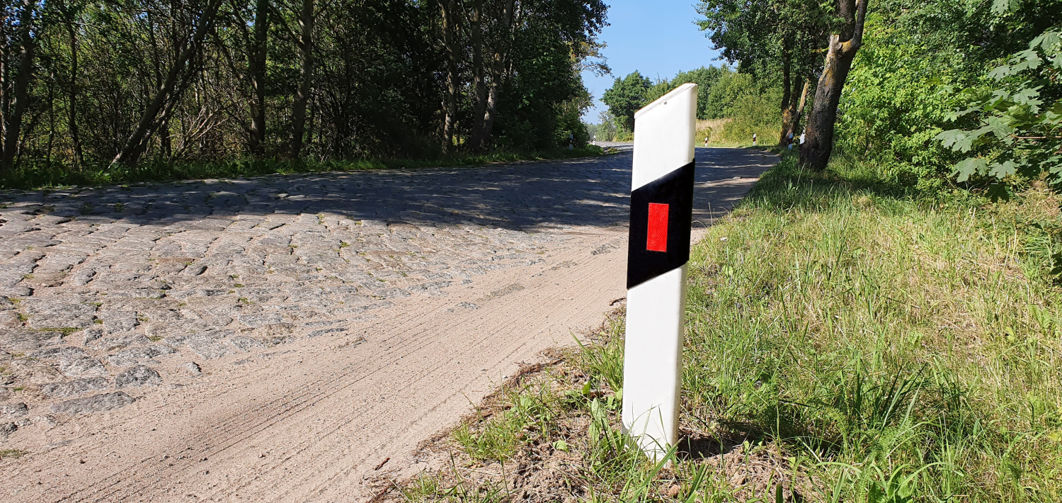 Сигнальные дорожные столбики — четкий ориентир на опасных участках автодороги - фото 1