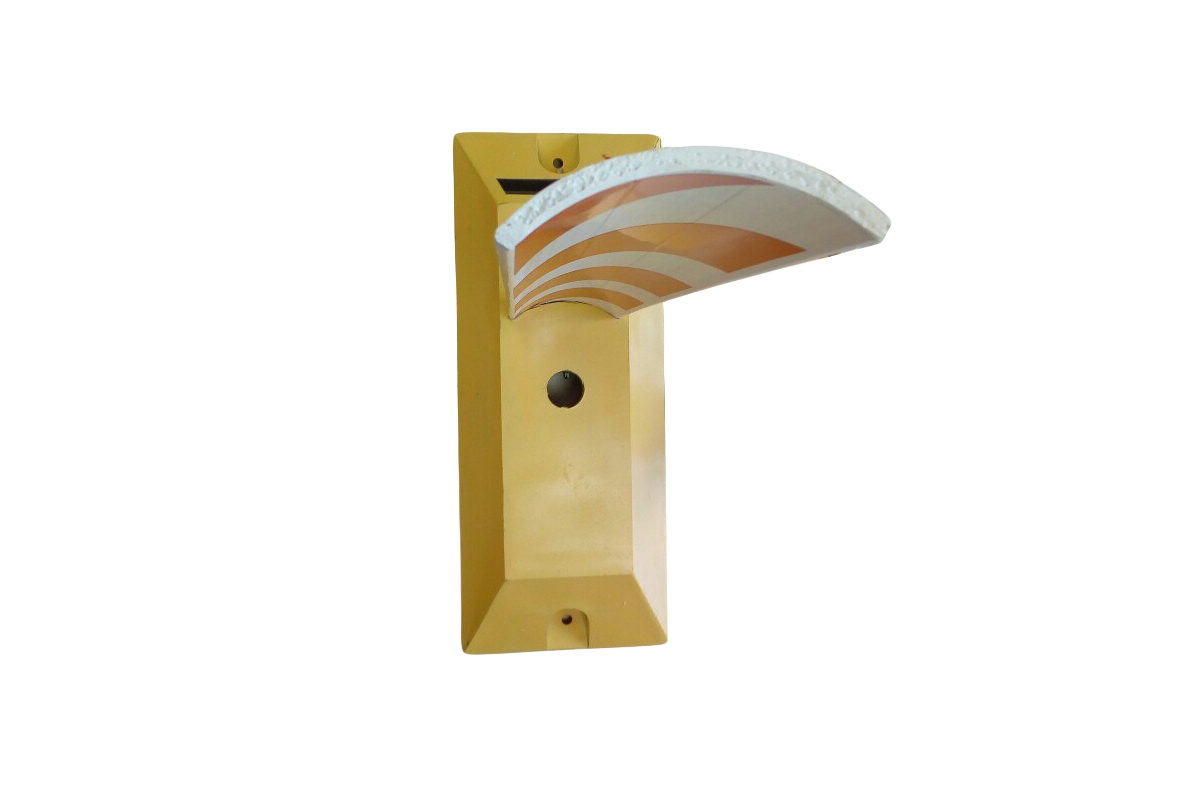 ДДР-610 Делиниатор резиновый со столбиком сигнальным с белыми светоотражающими полосами и светофильтром (красные полосы) вид сверху