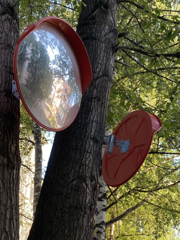 Установка зеркал безопасности крепление с помощью кронштейна к дереву
