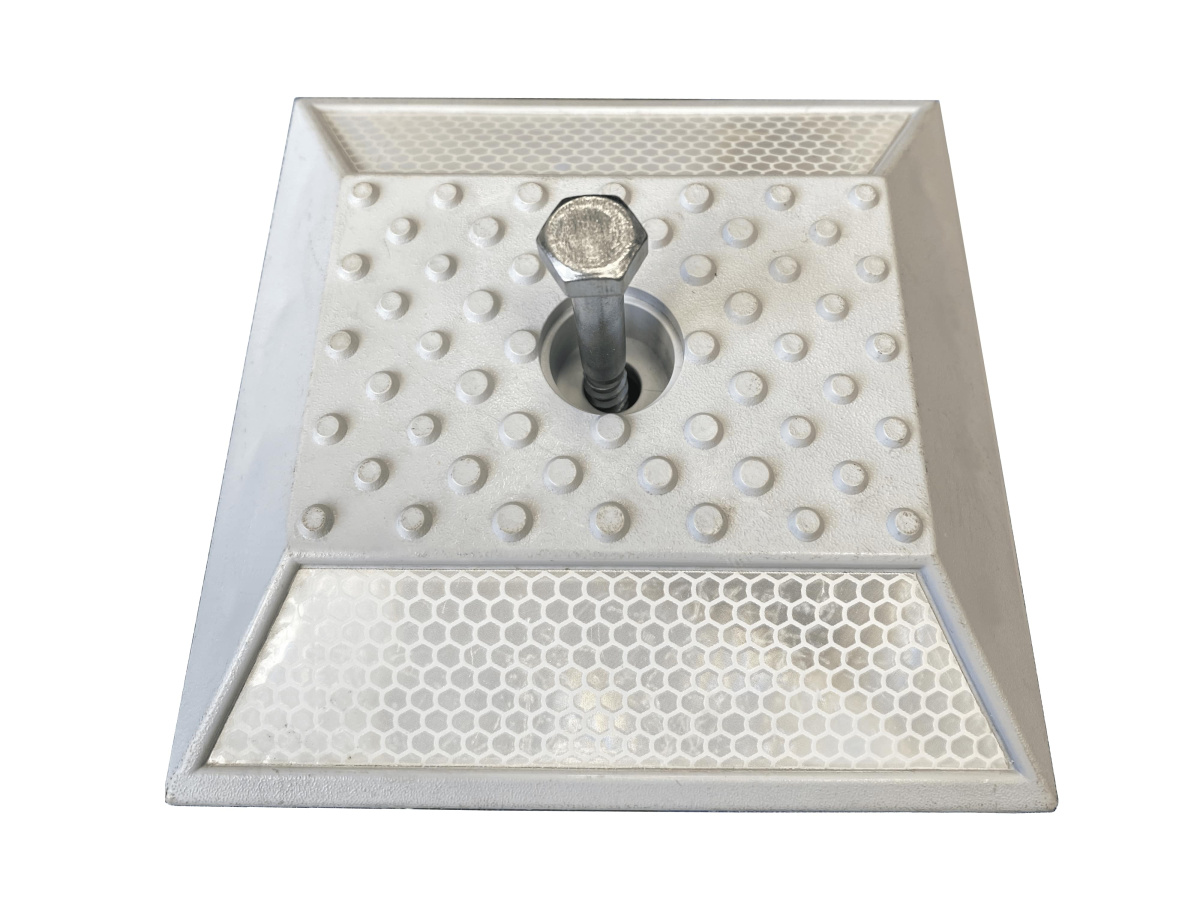 КД-3-Б2 пластиковый катафот дорожный на ножке 