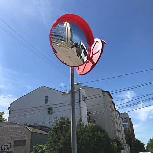 Установка сферических и обзорных зеркал на стойку дорожного знака