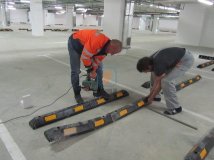 КР-1,83 Колесоотбойник резиновый секционный без рисунка белый светоотражатель Россия