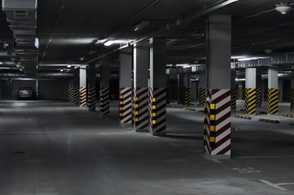 Вертикальная разметка на парковках закрытого типа