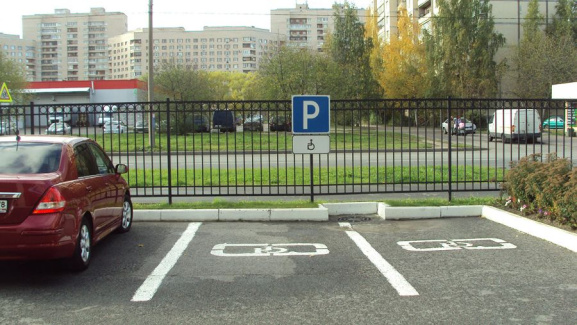 Установка дорожного знака парковка для инвалидов