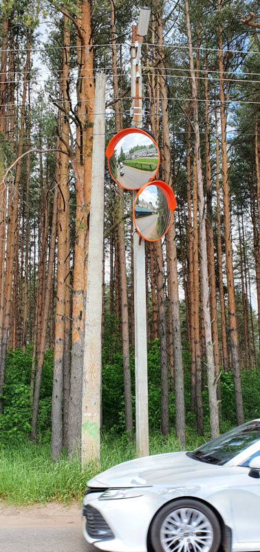 Зеркала сферические с козырьком ЗС-1000, установленные при выезде с парковки, г. Ярославль