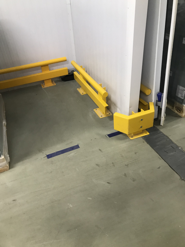 Колесоотбойники для защиты оборудования и территории склада - фото 1