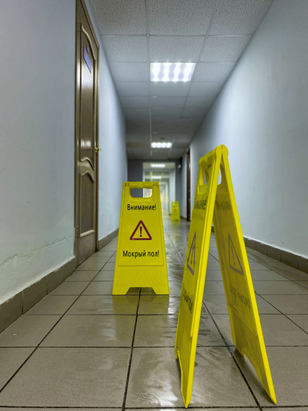 Предупредительные таблички «Мокрый пол», офисные помещения, г. Ярославль