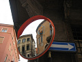 Уличное зеркало круглое с козырьком из нержавеющей стали 600 мм