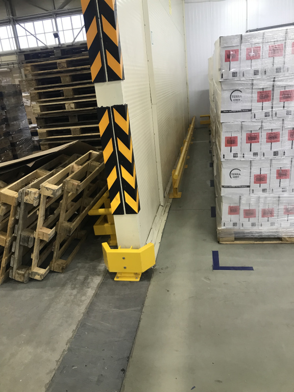 Колесоотбойники для защиты оборудования и территории склада - фото 3