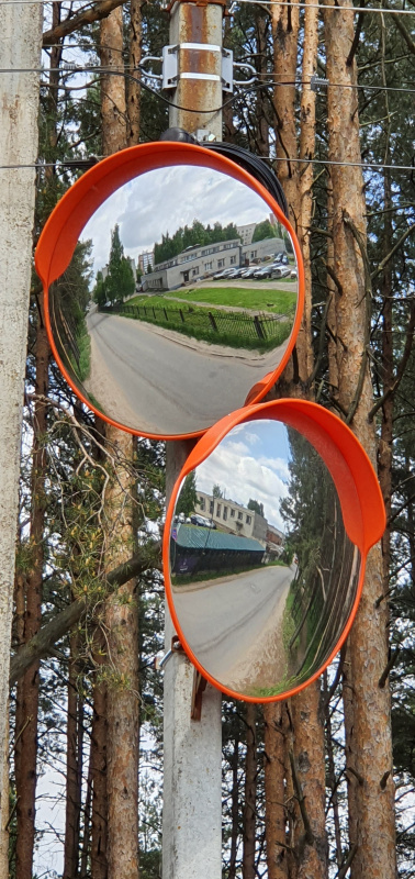 Сферические обзорные зеркала ЗС-1000 на выезде с парковки, г. Ярославль