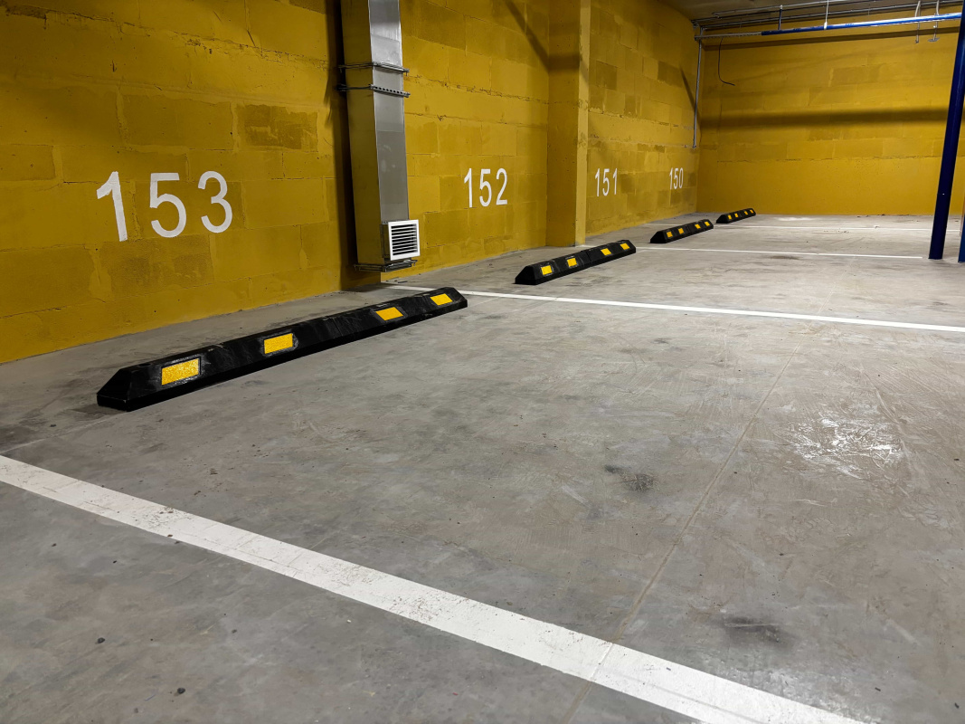 Колесоотбойники для подземной парковки ЖК «Изумрудный бор» - фото 3 Колесоотбойники для подземной парковки ЖК «Изумрудный бор» - фото 3