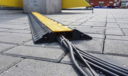 Уличный кабель-канал для стационарной защиты проводов
