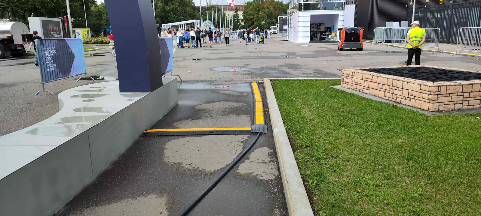 Кабель-каналы для защиты коммуникаций в парке «Лужники» - фото 6 Кабель-каналы для защиты коммуникаций в парке «Лужники» - фото 6