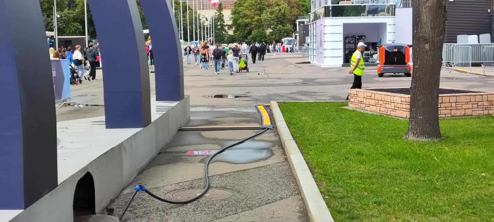 Кабель-каналы для защиты коммуникаций в парке «Лужники» - фото 5 Кабель-каналы для защиты коммуникаций в парке «Лужники» - фото 5