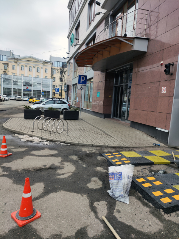 Выезд с парковки бизнес-центра - фото 3 Выезд с парковки бизнес-центра - фото 3