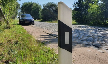 Сигнальные дорожные столбики — четкий ориентир на опасных участках автодороги