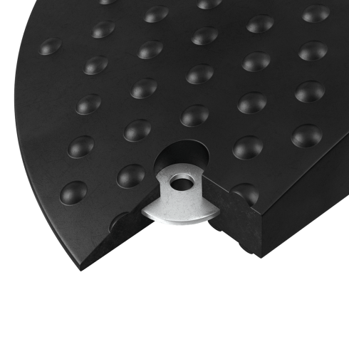 Металлический диск в отверстии для крепления резинового ИДН-500-2, концевой элемент