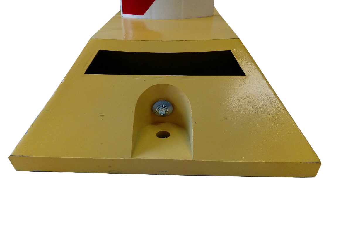 ДДР-610 Дорожный разделитель резиновый со столбиком сигнальным с белыми светоотражающими полосами и светофильтром (красные полосы) место крепления