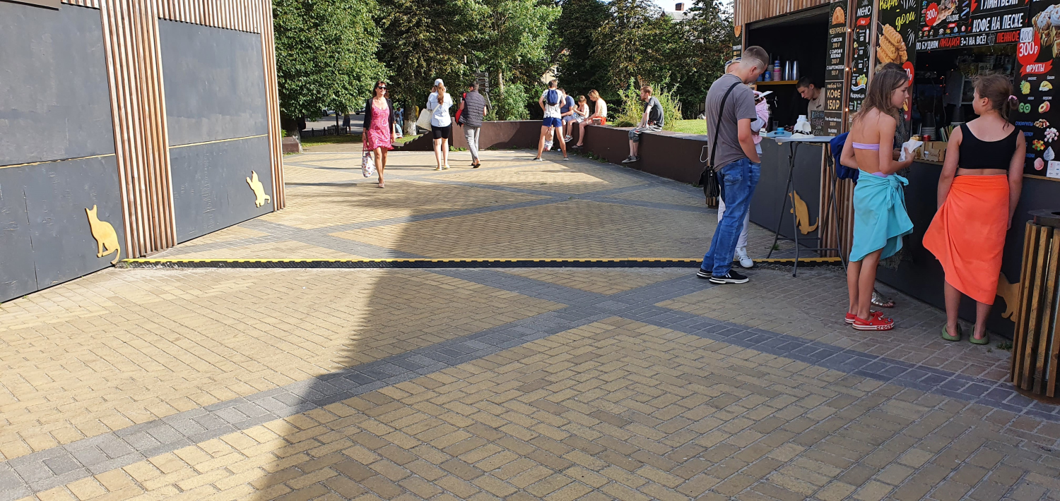 Обеспечение безопасности туристов и защиты кабеля с помощью уличного кабель-канала, г. Зеленоградск