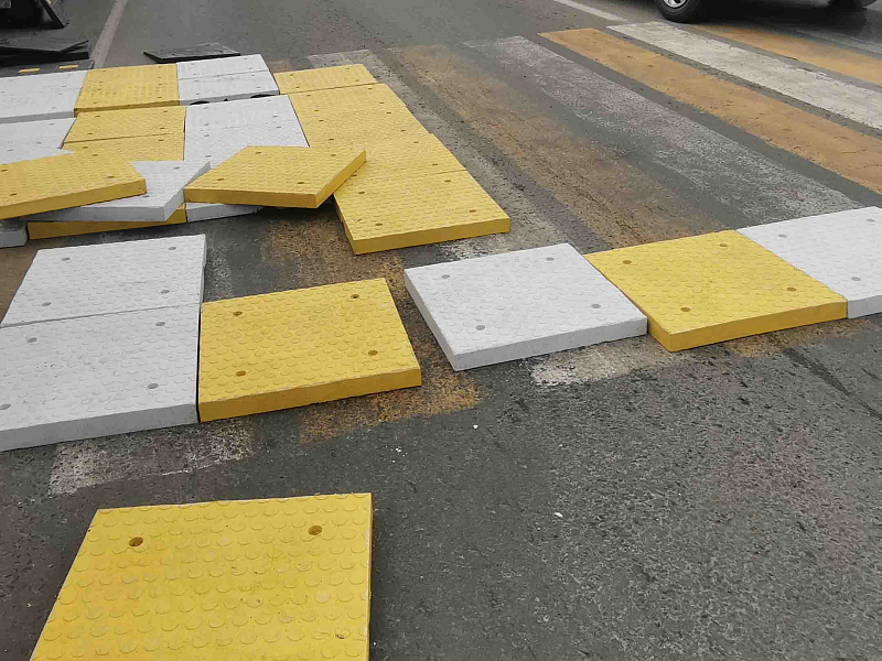 Установка приподнятого перехода из плитки