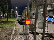 Сигнальные фонари на огражденном участке ремонта дороги
