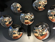 Использование обзорных зеркал в интерьере придорожного кафе