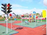 Оснащение детской автошколы светофорами и дорожным оборудованием
