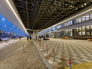 Ограждение зоны парковки у терминала аэропорта анкерными столбиками серии «Город»