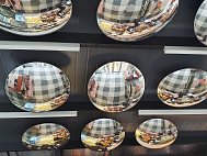 Оформление придорожного кафе сферическими зеркалами