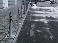 Ограждение пешеходной зоны анкерными парковочными столбиками с цепью