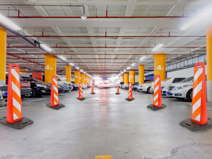 Солдатик парковочный на подставке для организации безопасного движения по подземной стоянке